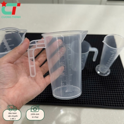 Ca đong định lượng có chia vạch, có quai  dung tích 500ml